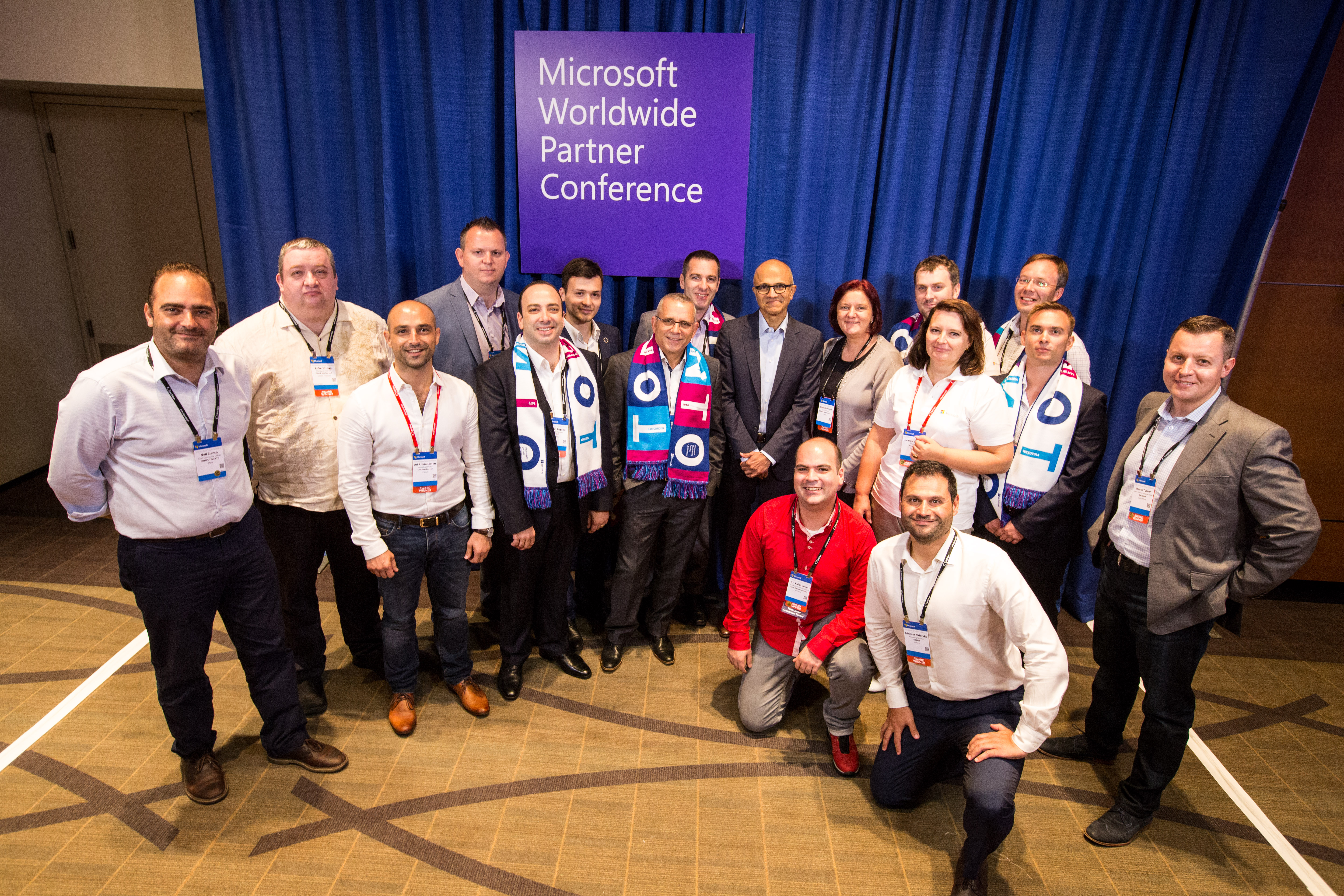 CEO Microsofta Satja sa MS partnerima iz svijeta