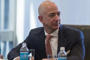 Osnivač Amazona Jeff Bezos je milijarder, a i danas umjesto stola koristi vrata
