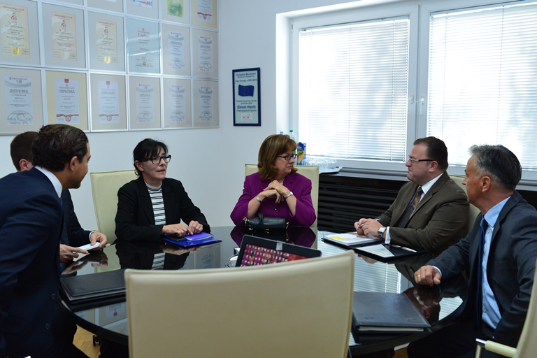 ambasadorka-sad-posjetila-studen-holding