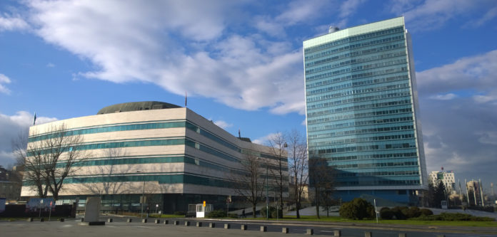 Institucije